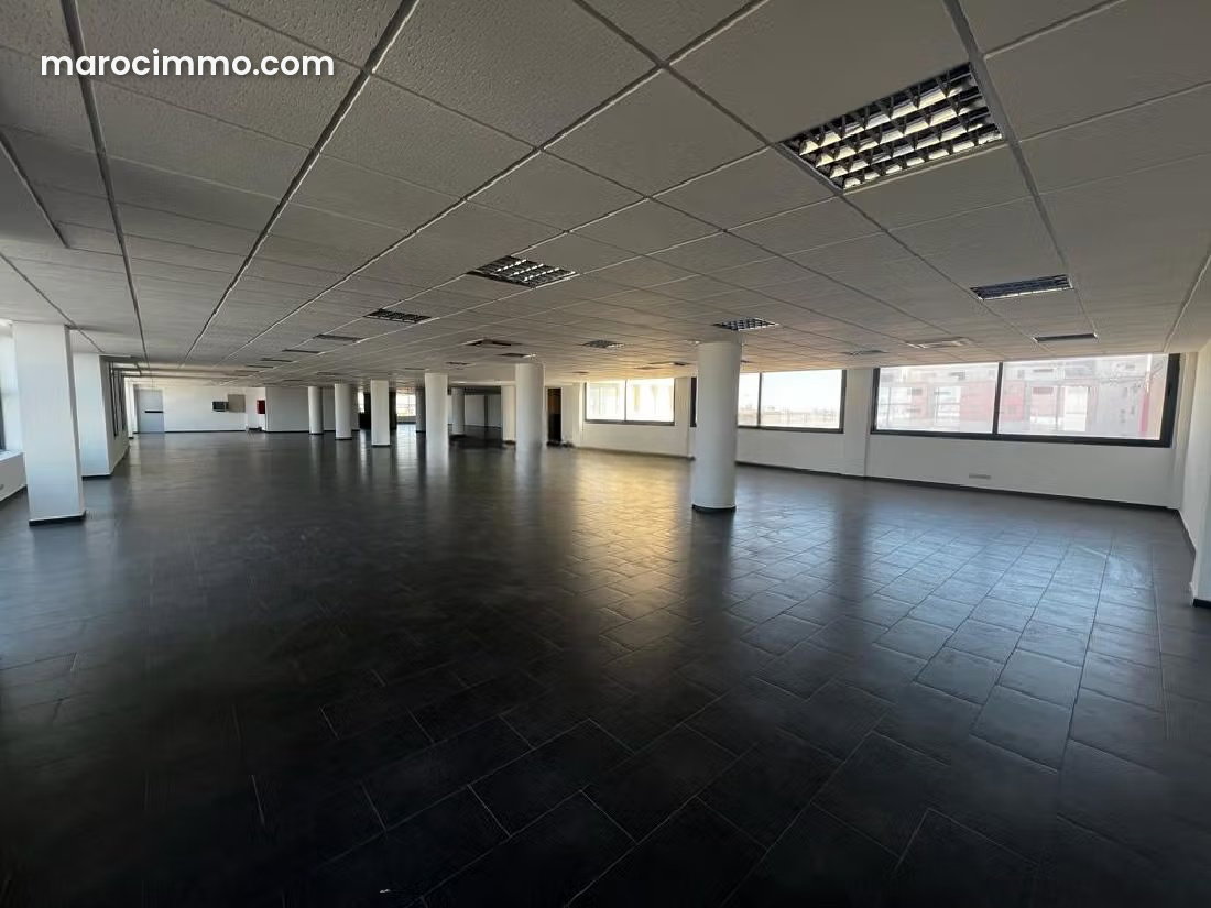 Bureau 2400 m² à louer, Nouaceur, 3 étages avec parking — Nouaceur