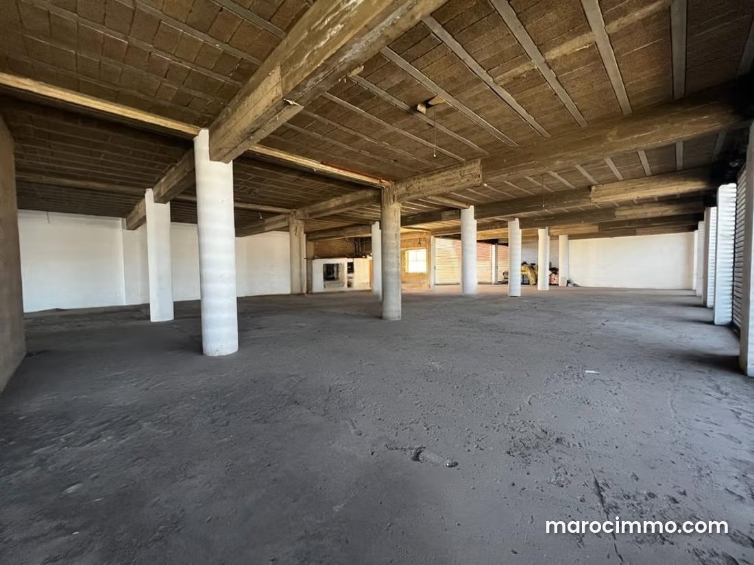 Local commercial 800 m², zone industrielle Nouaceur, près aéroport — Nouaceur