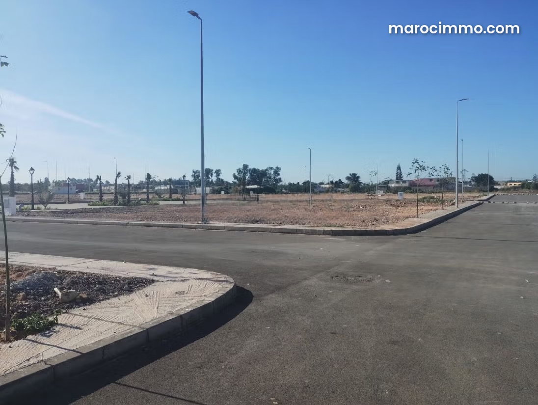 Terrain commercial 580 m², Dar Bouazza, front de mer Tamaris — Dar Bouazza