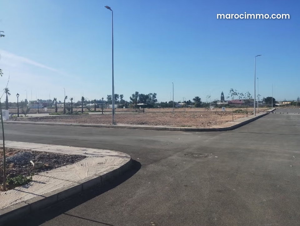 Commercial Land 580 m2 in TAMARIS