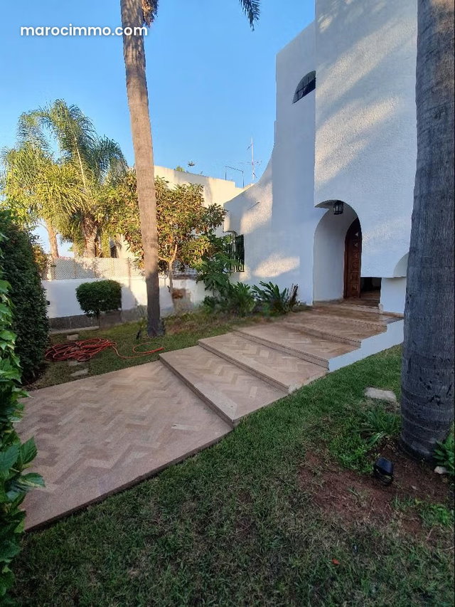 Stunning Corner Villa for Rent in Cil — 2