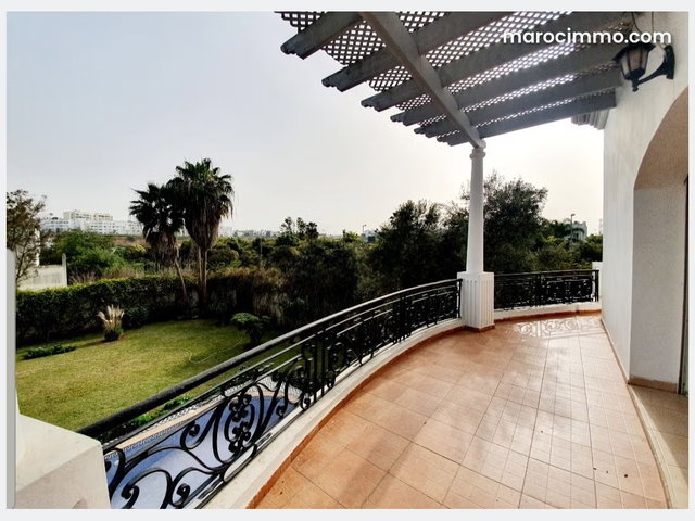 Villa a la location vide à ain Diab 35000 — 4