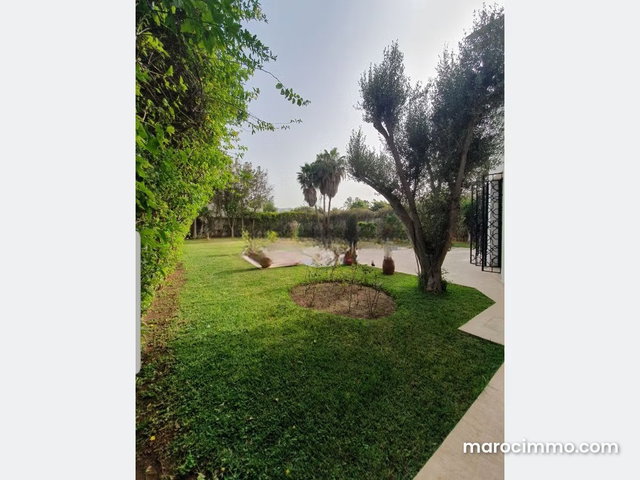 Villa a la location vide à ain Diab 35000 — 5