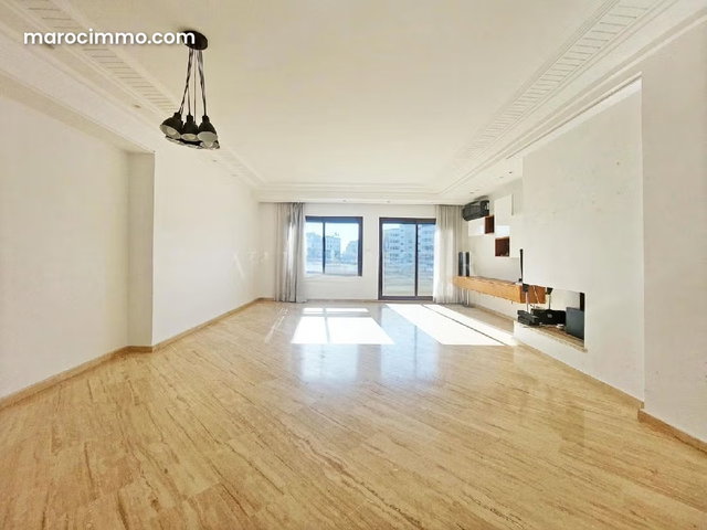 3-Bedroom Apartment for Rent with Palmier Terrace, Casablanca — 2