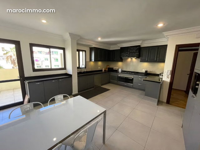 Appartement à Vendre de 704.0 m² à Casablanca, Hopitaux — 2