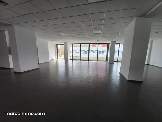 Showroom Entrepot à vendre — 2