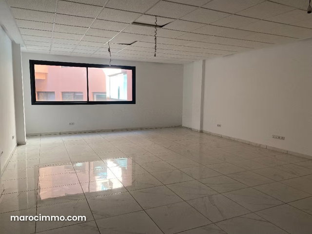 Local commercial à louer à Route Casablanca. Superficie 56 m². Conciergerie à disposition — 3