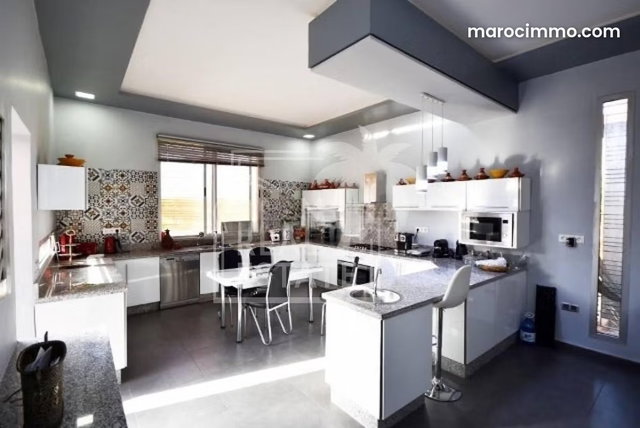 Top affaire magnifique villa a vendre sur la route de ourzazate — 4