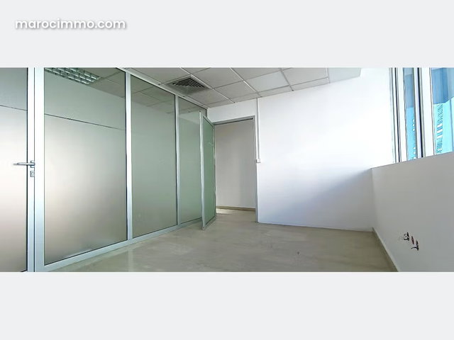 Joli bureau bien situé en location — 3