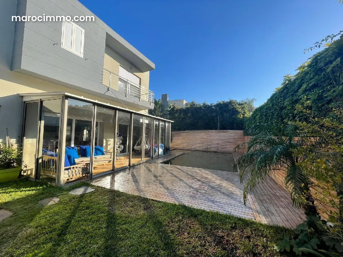 600 sqm villa with swimming pool for sale in central Bouskoura — Bouskoura