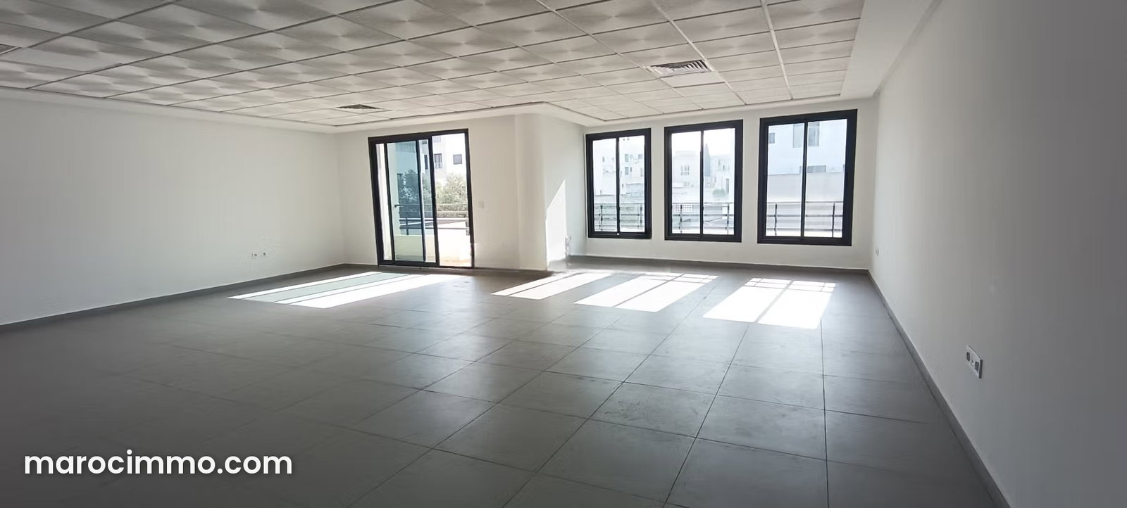 77 sqm air-conditioned office for lease, Oasis, Casablanca — Casablanca