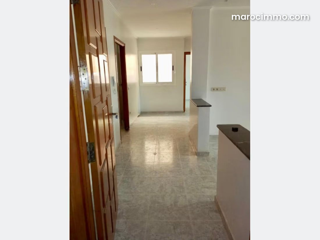 شقة مشرقة بتراس للبيع بحي CGI في وجدة — وجدة