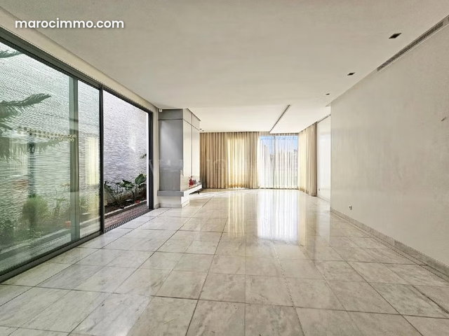 Luxurious 3-Bedroom Apartment with Terrace on Last Floor, Racine — 2