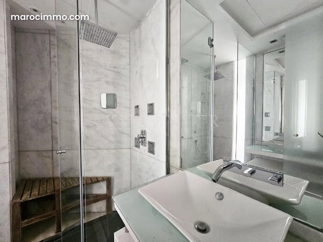 Luxurious 3-Bedroom Apartment with Terrace on Last Floor, Racine — 4