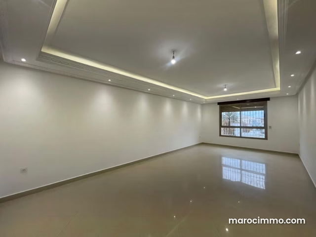 Appartement rénové de 170m² à Iberia en location — Tanger