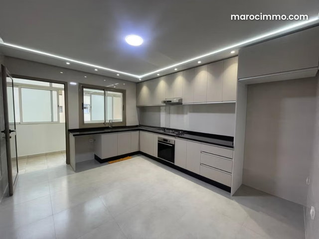 Appartement rénové de 170m² à Iberia en location — 4