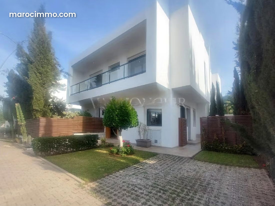 Villa neuve 4 chambres avec piscine, Ville verte Bouskoura — Bouskoura