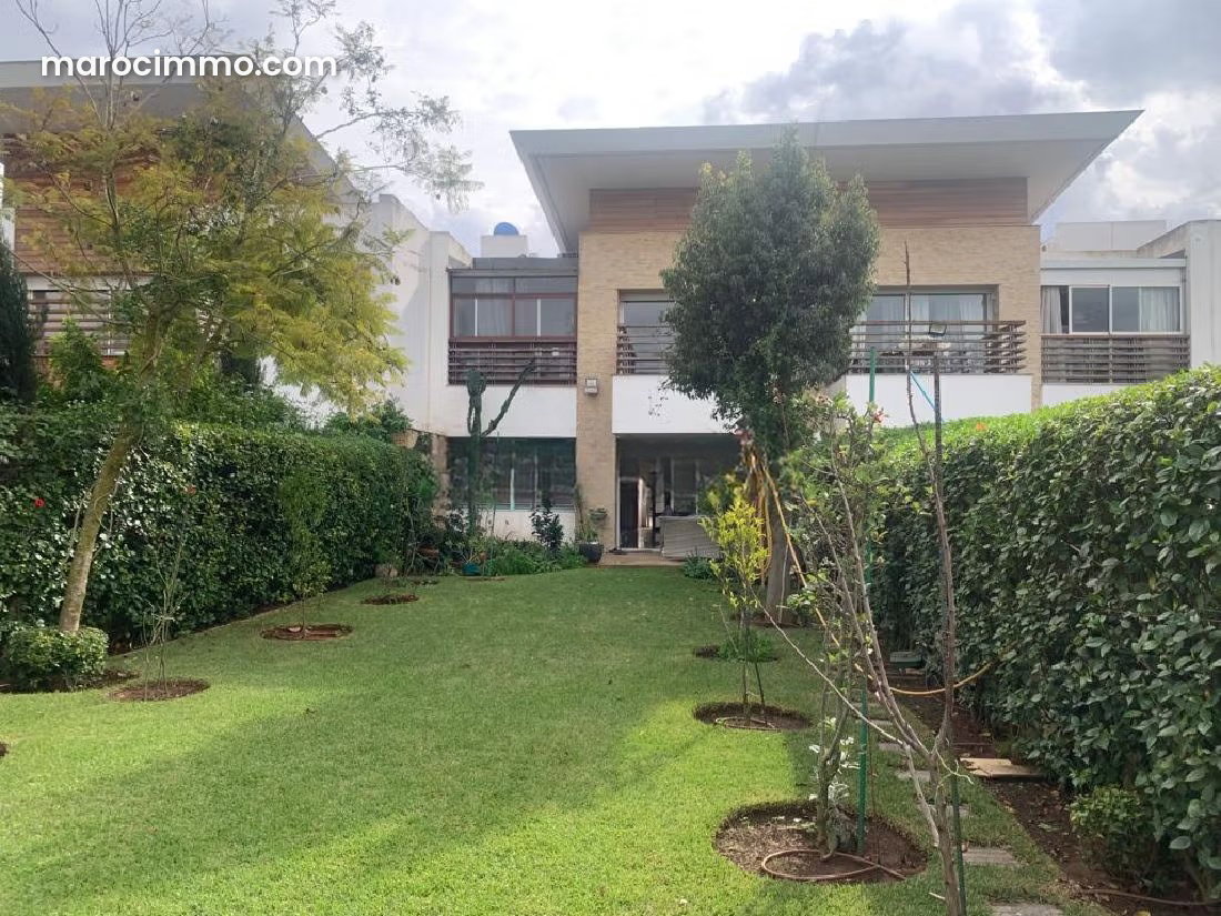 330 sqm Villa to Renovate, Central Bouskoura, Garden and Garage — Bouskoura
