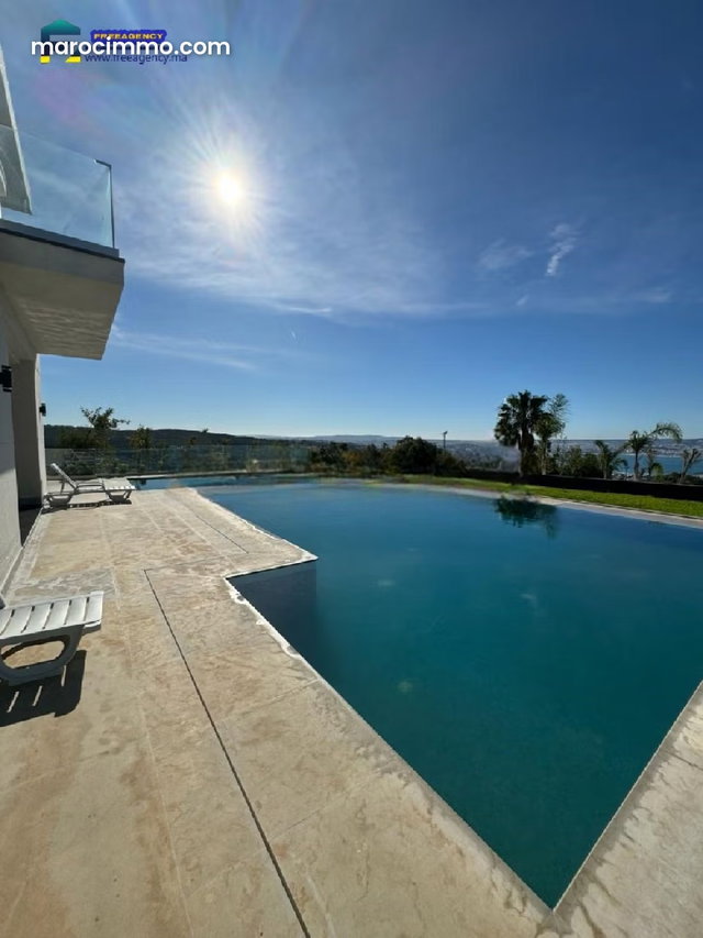 Villa en vente avec piscine privée en bord de mer — 2