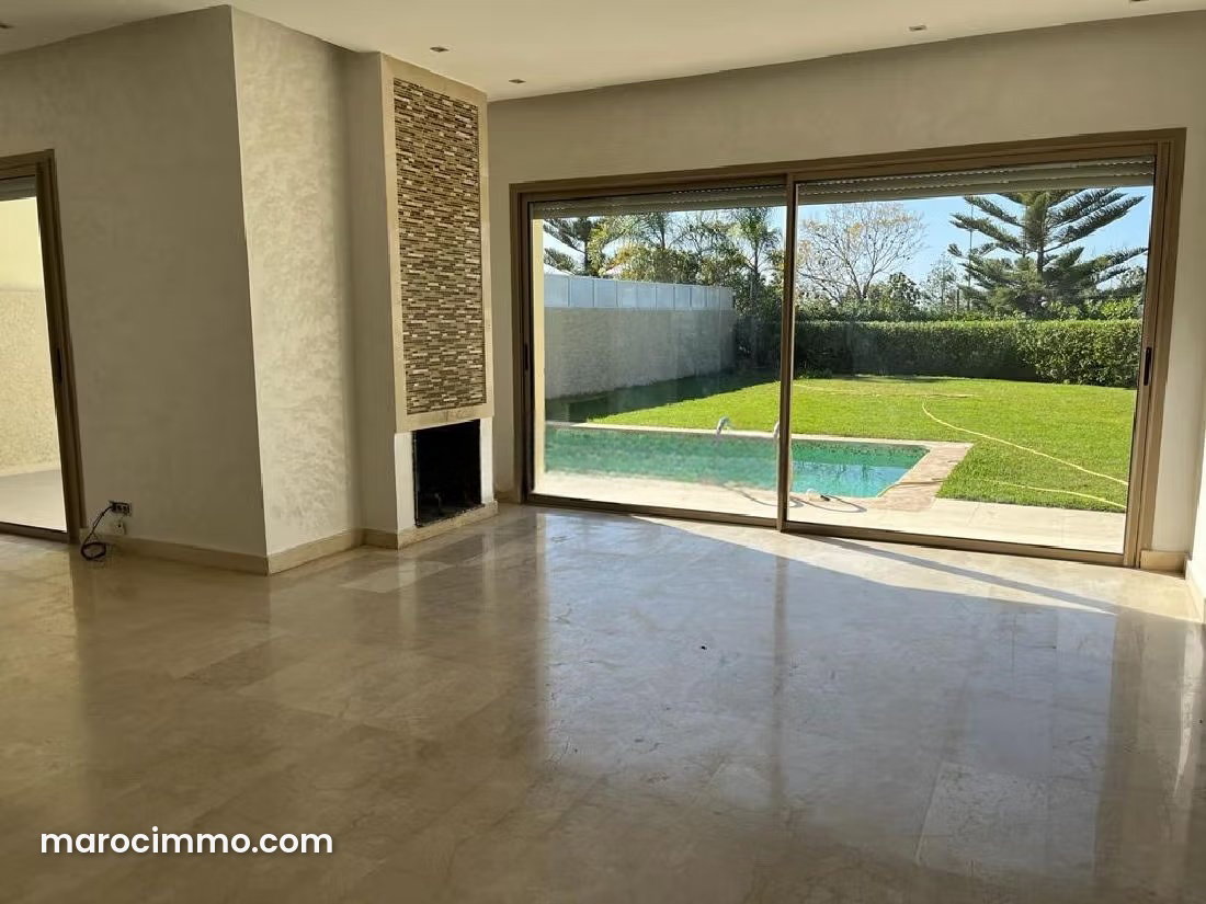 Villa 556 m², Bouskoura centre, résidence avec golf — Bouskoura