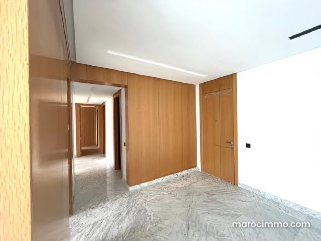 Appartement luxueux de 130m2 au quartier Racine — 2