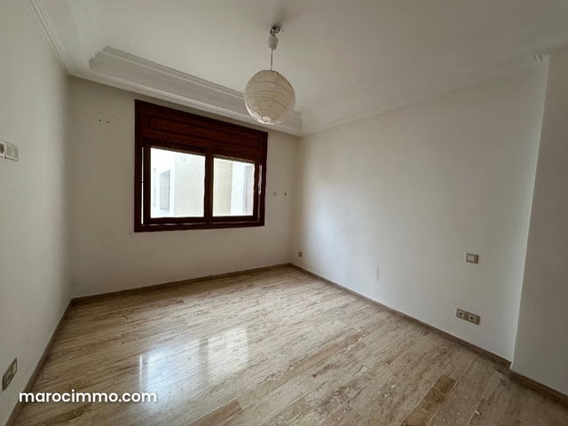 Superbe appartement à vendre à Anfa. 4 pièces confortables. Avec ascenseur — 3
