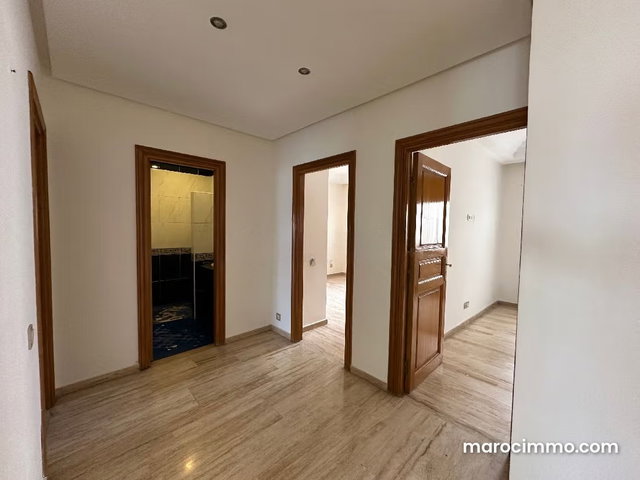 Superbe appartement à vendre à Anfa. 4 pièces confortables. Avec ascenseur — 2