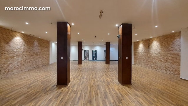Local commercial shop 220 m² near Ghandi Mall — 2