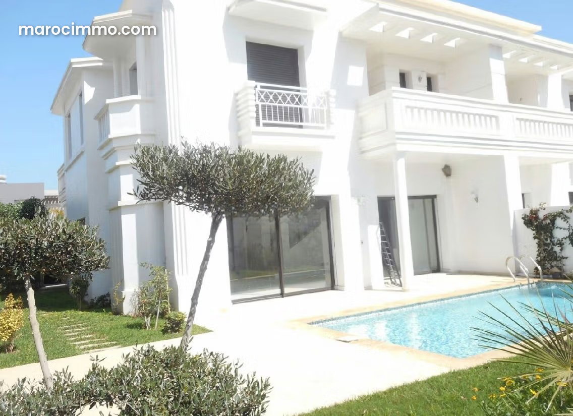 Villa de luxe avec piscine à Bouskoura centre — Bouskoura