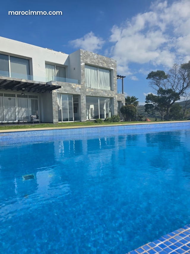 Villa premium à saisir sans vis a vis — Tanger