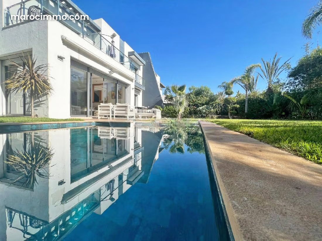 Villa 478 m² avec piscine et jardin, Bouskoura centre — Bouskoura