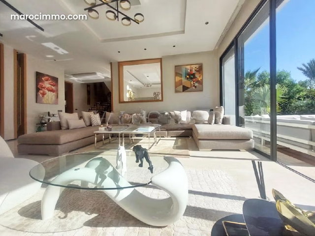 Vente très belle villa 4chambres avec piscine bien placée à Bouskoura — 4