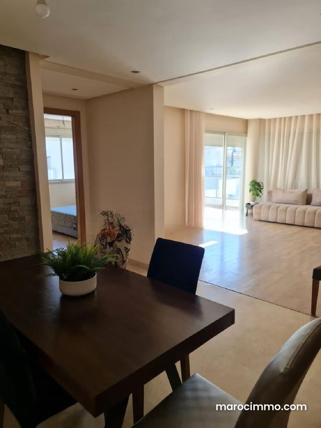 Bel appartement AB — 4
