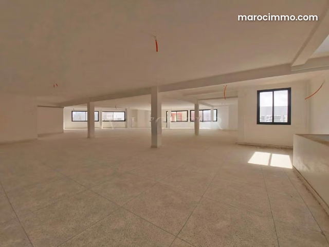 Location plateau industriel 350 m2 ZI Zenata, Casablanca — Casablanca