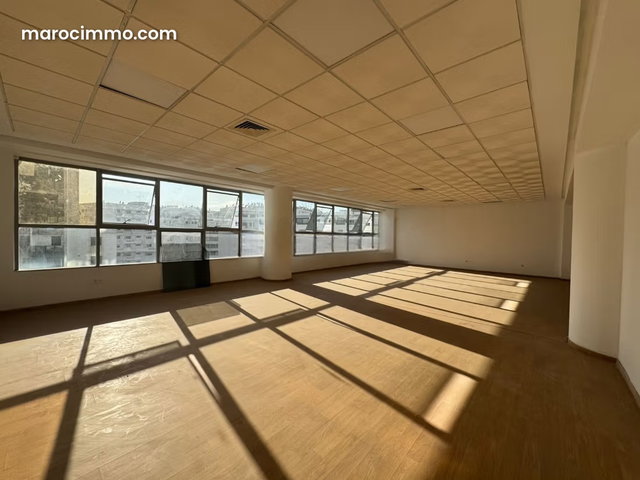 Bureau de 136 m2 aménagé à louer — 3
