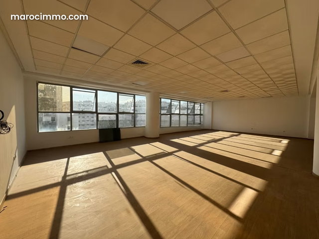 Bureau de 136 m2 aménagé à louer — 5