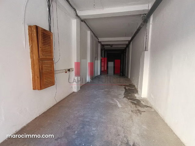 Local commercial de 320m2 à la location Beausejour 2 grands Rideaux — 2