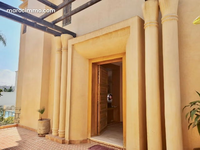 Villa à Vendre de 385.0 m² à Casablanca, Sidi Maarouf — 2