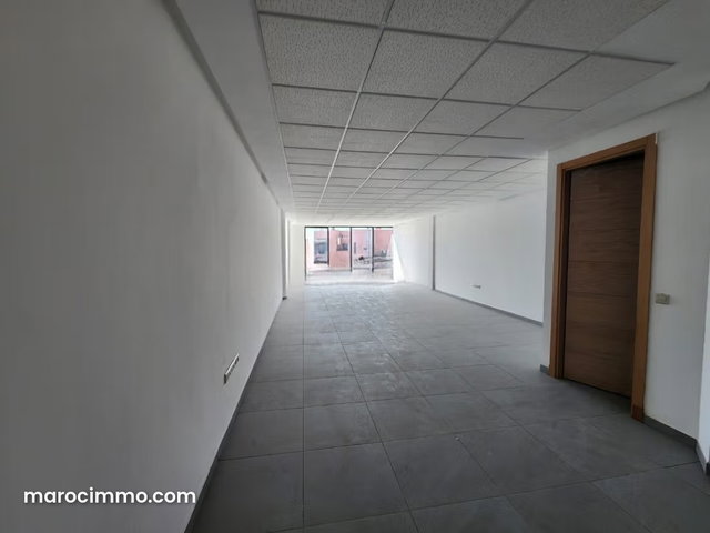 Location, plateau, bureau, commercial à Guéliz. Surface totale 74 m². Prestation de conciergerie, air conditionné — 4