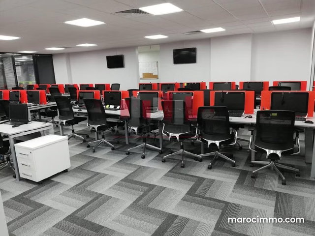 Plateau de bureau premium aménagé de 315 m a la location en plein bld Abdelmoumen incluant 96 Positions fonctionnelles idéal pour un Call Center — 4