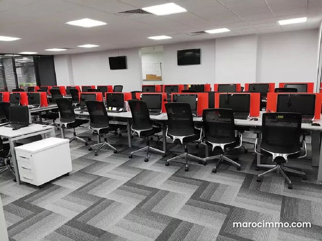 Plateau de bureau premium aménagé de 315 m a la location en plein bld Abdelmoumen incluant 96 Positions fonctionnelles idéal pour un Call Center — 5