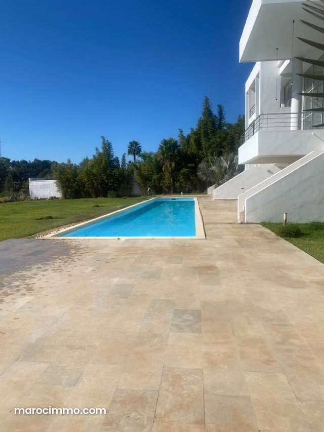 Villa neuve 4730m2 à souissi — 2