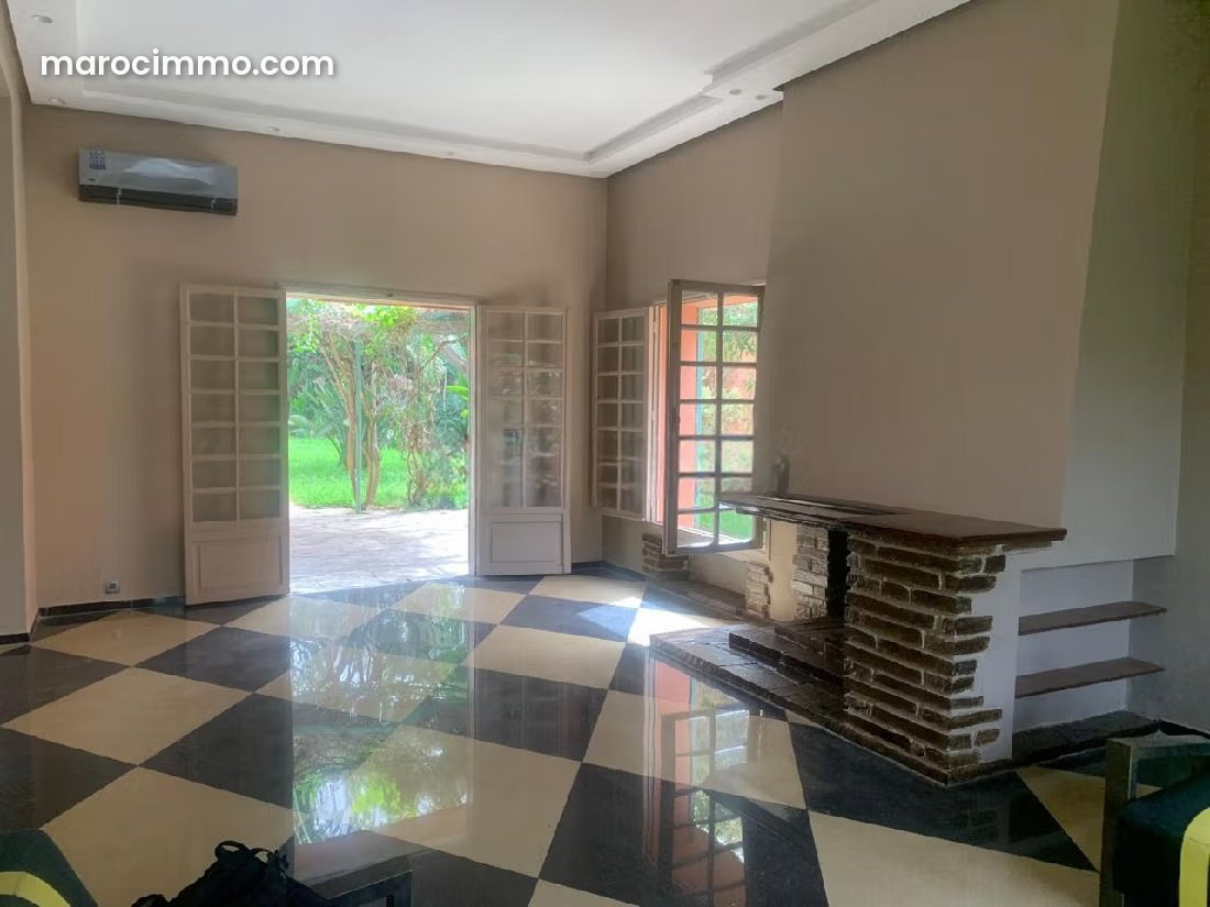 Villa 746 m² à louer Polo, Casablanca, jardin et volumes généreux — Casablanca