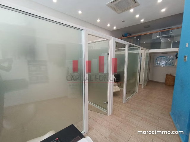 Local commercial de 90m2 à la location Bourgogne — 4