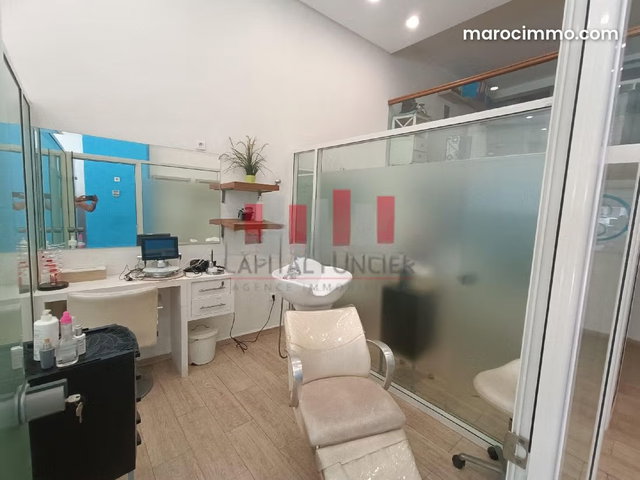 Local commercial de 90m2 à la location Bourgogne — 2