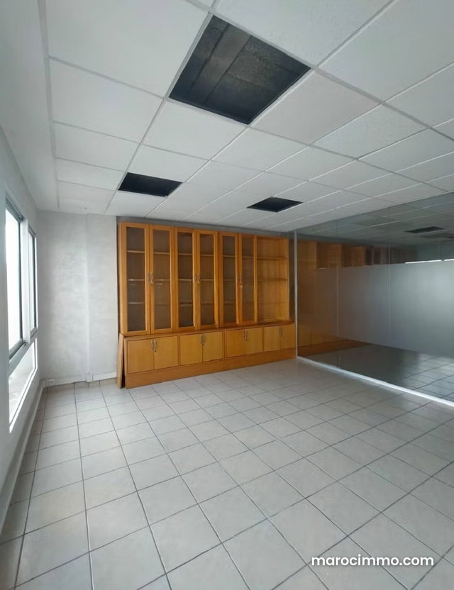 Un beau bureau sans vis à vis à la location — 5