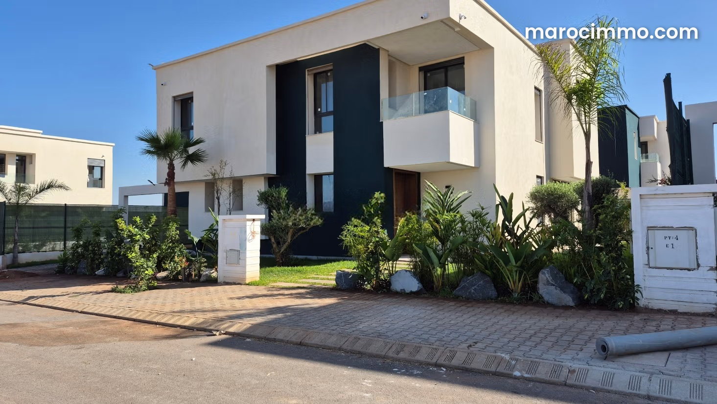 520 m² Villa with Pool and Garden, Central Bouskoura — Bouskoura