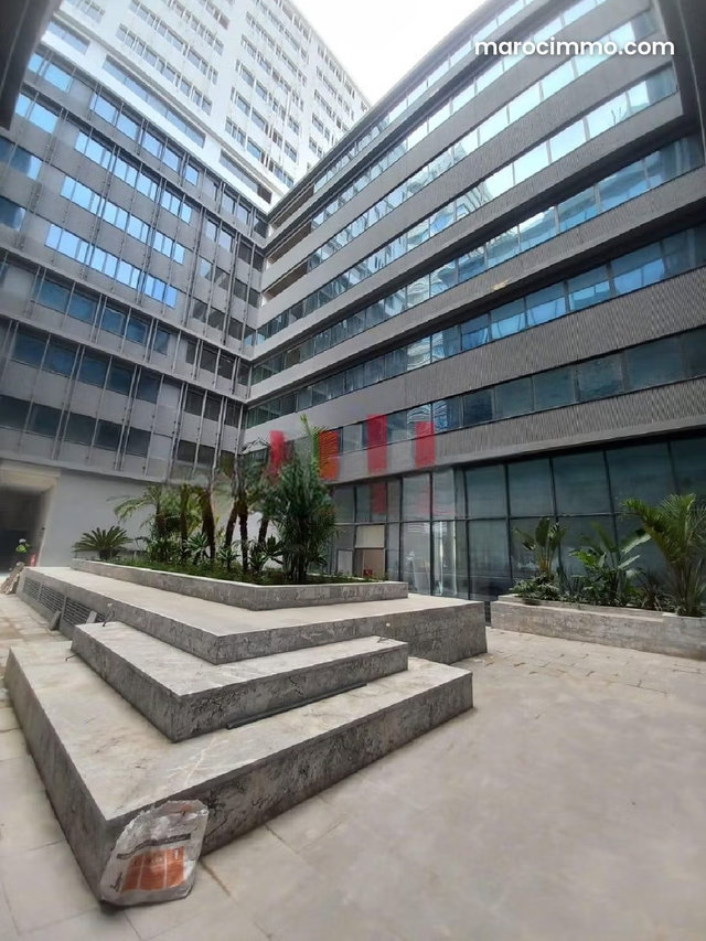Plateaux de bureaux neuf de 350 m2 avec statut en plein quartier d affaires CFC a la location — 4