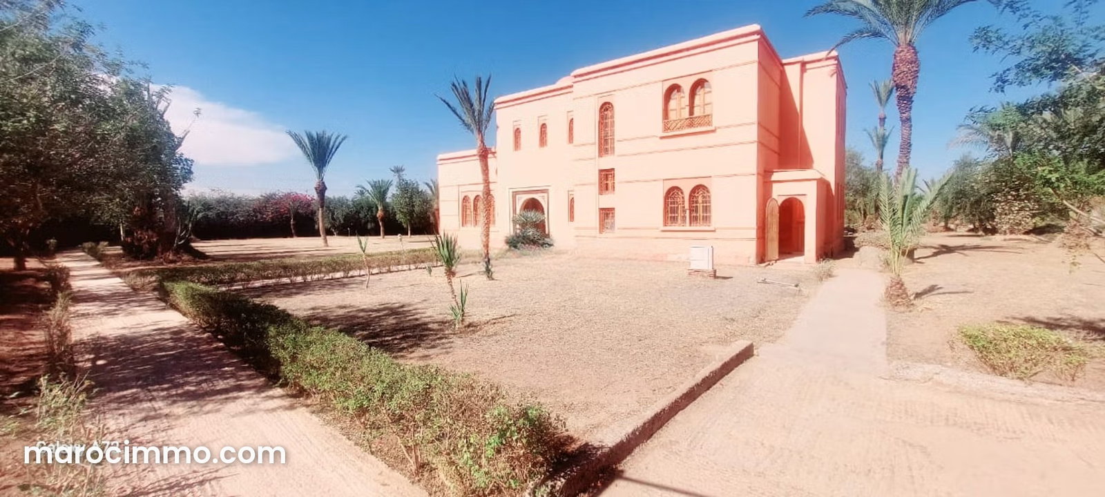 فيلا رحبة بمسبح وحديقة في قلب النخيل بمراكش — مراكش
