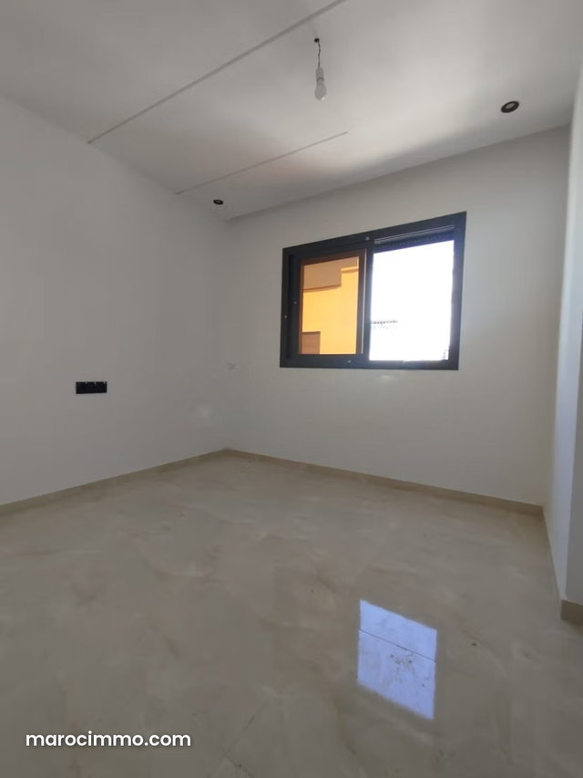 Vente d'un bel appartement à Martil. 2 belles chambres. Jardin et terrasse — 2